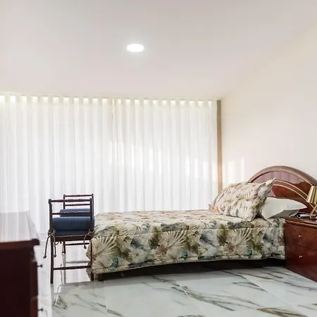 בית נופש Michel's House אספוסנדה